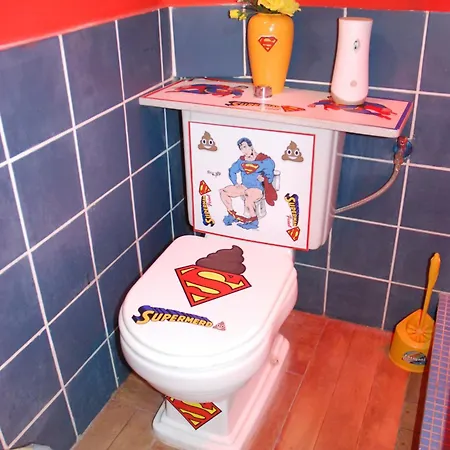 Superman Point Airport Guest house *